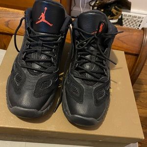 AIR JORDAN 11 IE LOW 'REFEREE'